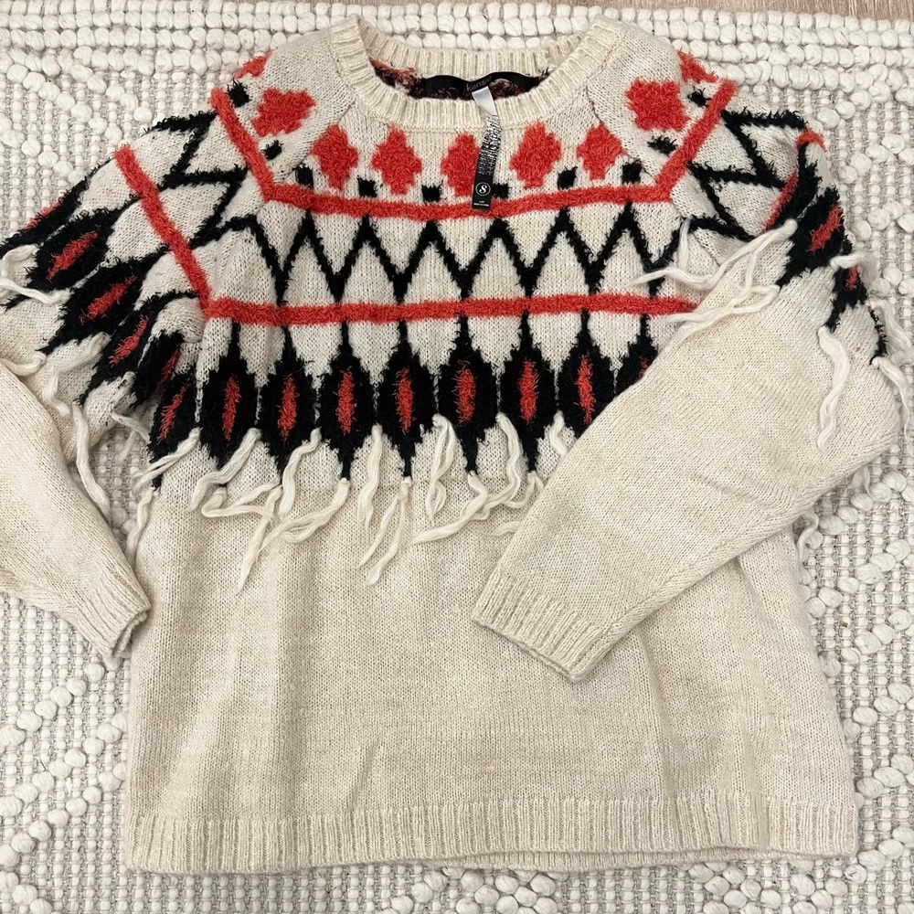 Kensie fringed sweater size Small (women’s)